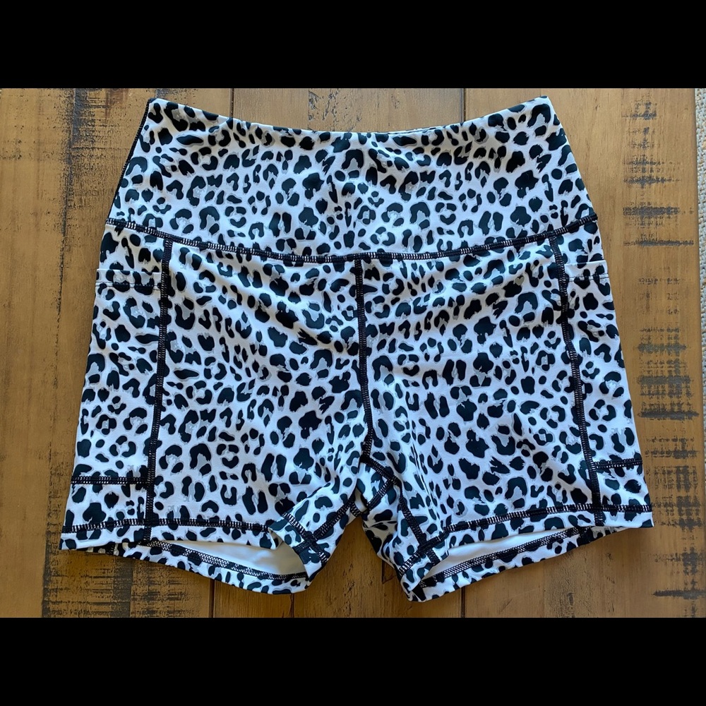 Love Fitness Apparel leopard print pocket shorts size large.